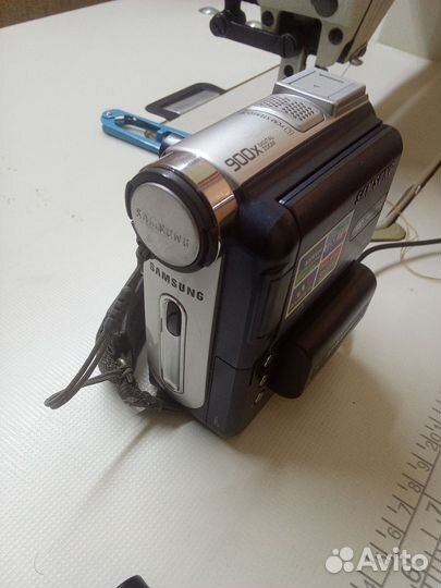 Цифровая видеокамера samsung