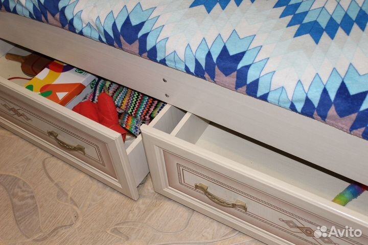 Продаю двух ярусную кровать