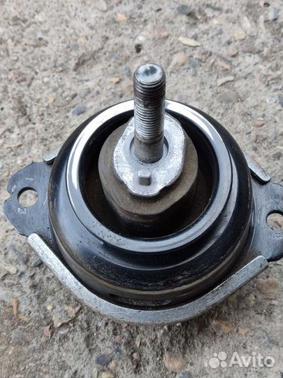 Опора двигателя 3.0 дизель VW Туарег Ауди Q7 Каен