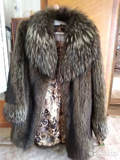 Шуба енот в отличном состоянии