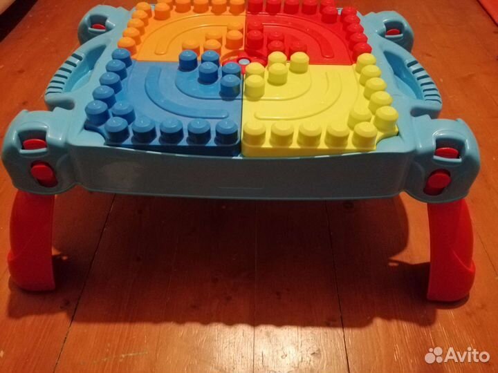 Конструктор mega bloks 436 деталей + столик