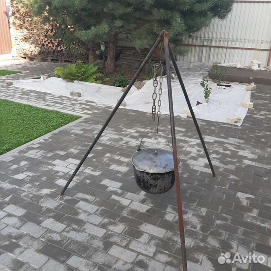 Казан с треногой бу