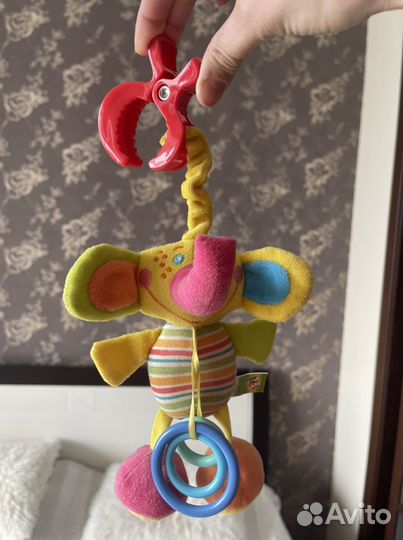 Развивающие игрушки (говорящий коврик,слоник и др)