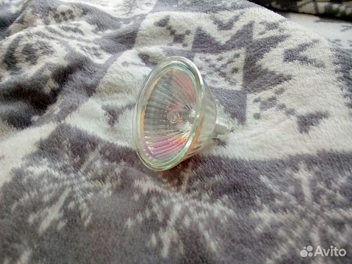 Лампочки галогеновые, крепления к ним