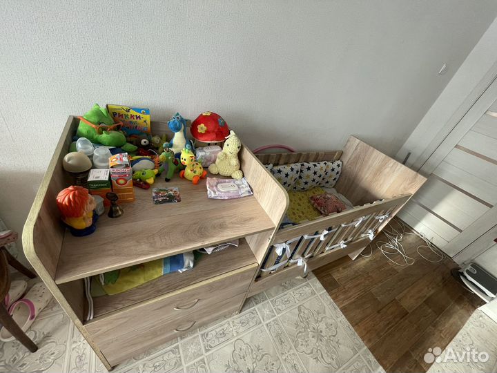 Кроватка с комодом