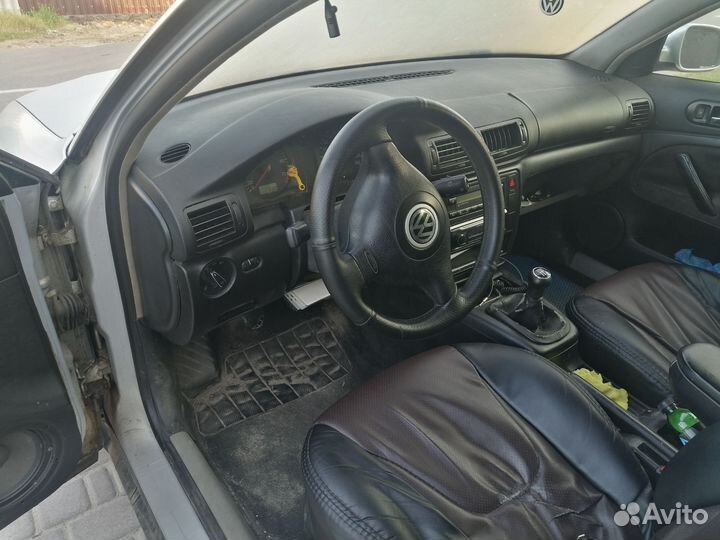 Volkswagen Passat 2.3 МТ, 1999, 300 000 км