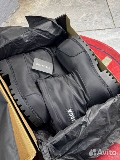 Balenciaga alaska на руках