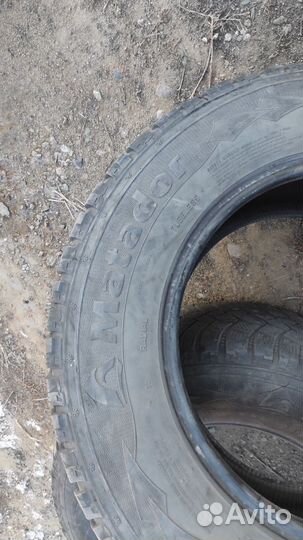 Резина зимняя 235/70 r16