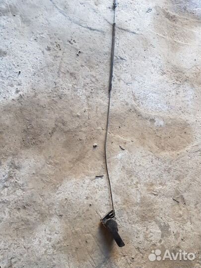 Замок открывания капота на Volkswagen Passat