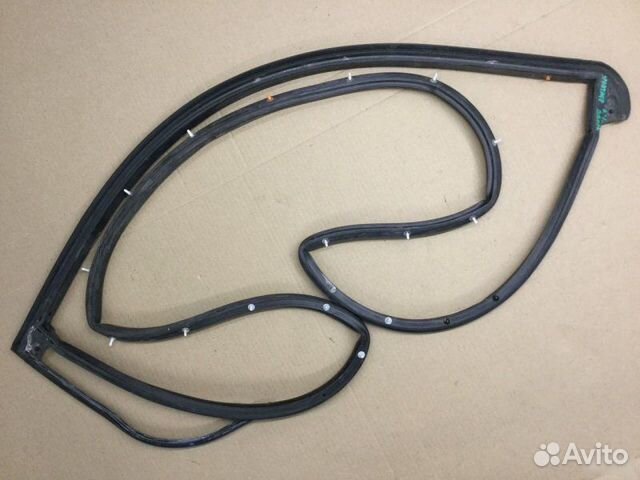 Уплотнитель с двери Kia Sportage 2010-2015