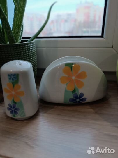 Салфетница и солонка - перечница