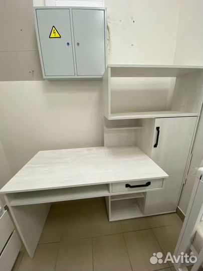 Стол письменный с пеналом прима