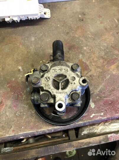 Насос гура Mitsubishi Outlander XL 2,4