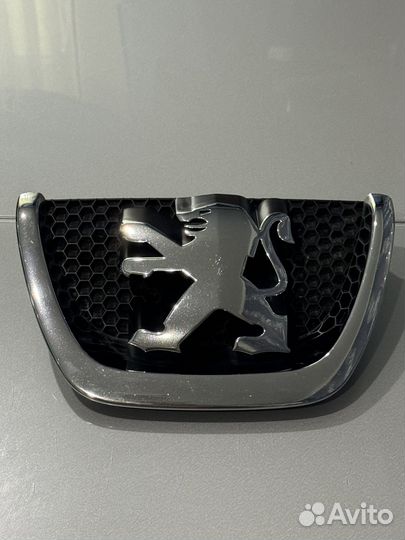 Эмблема peugeot