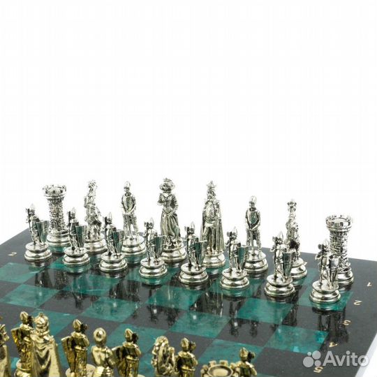 Шахматы «Средневековые рыцари» из змеевика