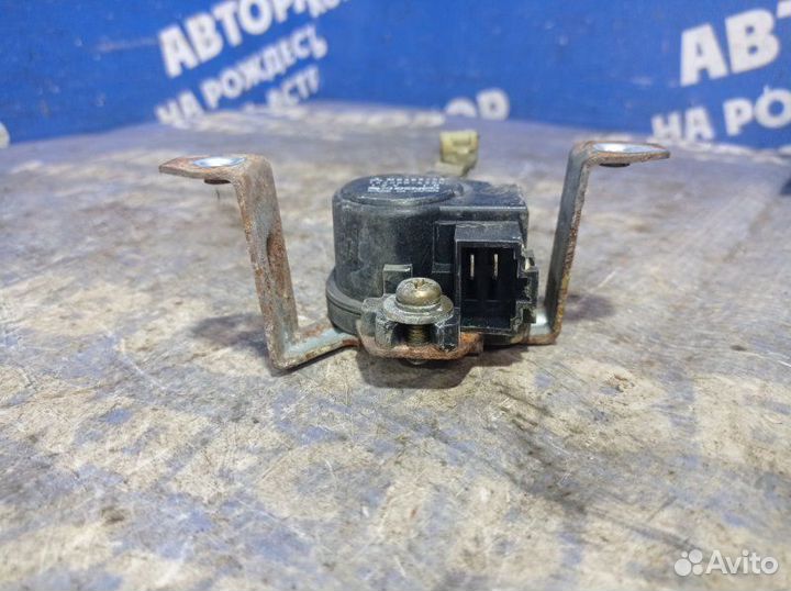 Активатор замка двери Mitsubishi Pajero 2