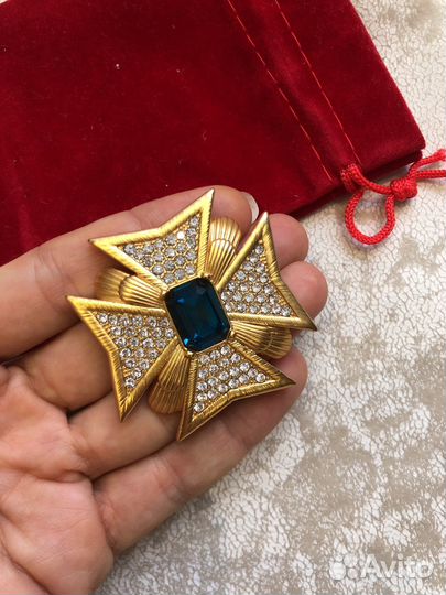 Великолепная брошь Joan Rivers