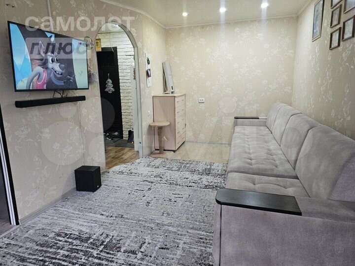 2-к. квартира, 43 м², 1/4 эт.