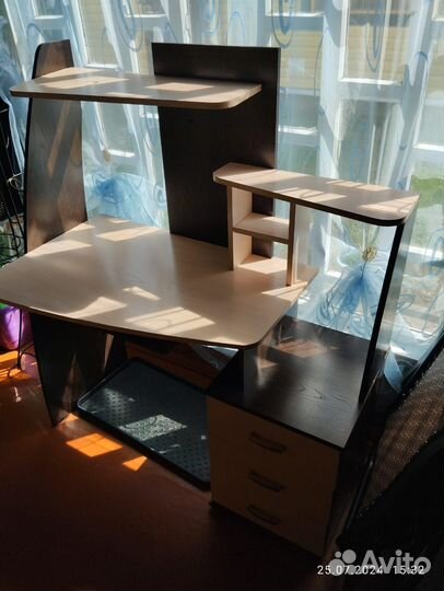 Продам стол