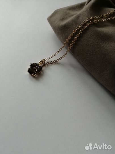 Кулон с крупными стразами