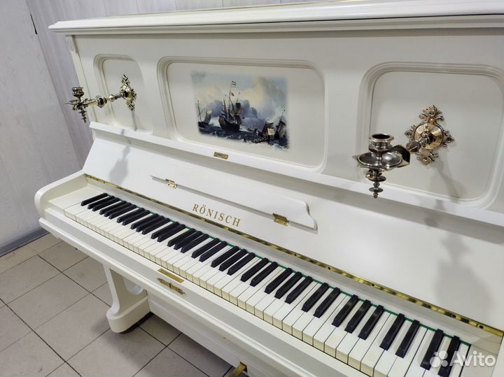 Белое пианино Ronisch