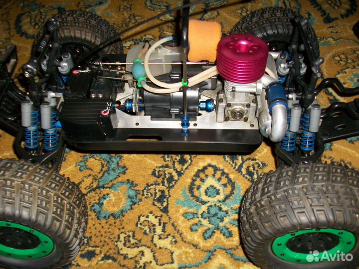 Машина на радиоуправлении с двс 1:8