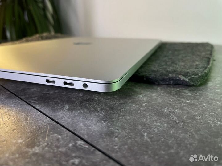 MacBook Pro 13 2019 16/256/i5 254 цикла