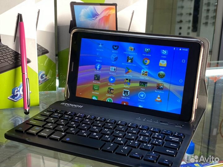 Планшет с клавиатурой и стилусом