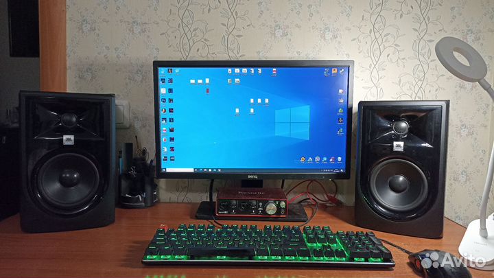 Студийные мониторы JBL