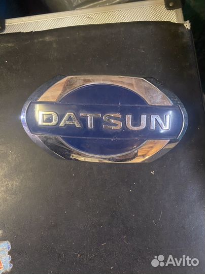 Эмблема datsun