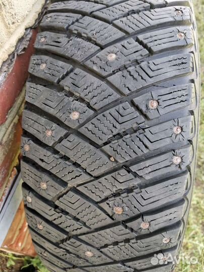 Goodyear Ultragrip Ice Arctic 215/65 R16 98
