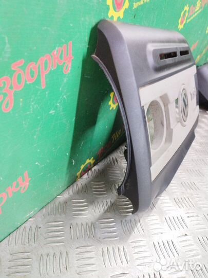 Декоративная крышка двигателя Volkswagen Tiguan