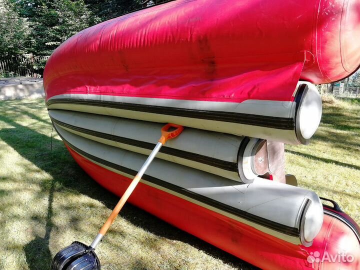 Надувная лодка с мотором