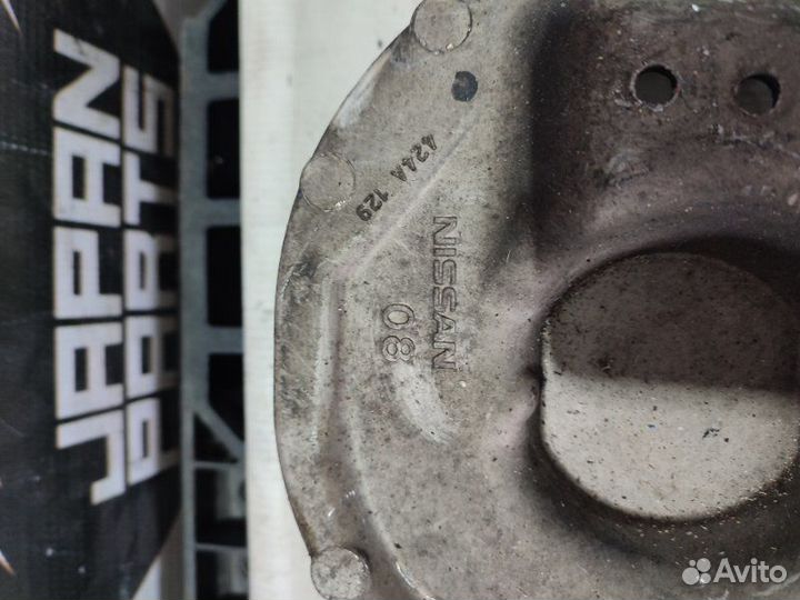 Рычаг подпружинный задний Nissan Teana J32