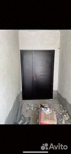 Дверь входная на улицу