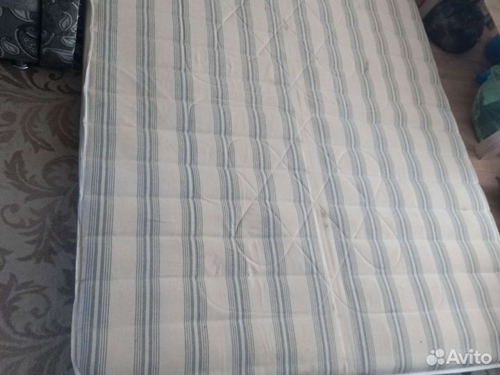 Кровать двухспальная с матрасом 160 200