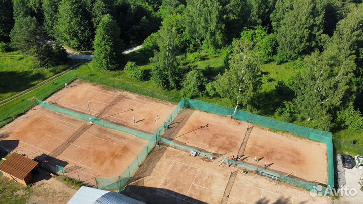 Корт для большого тенниса