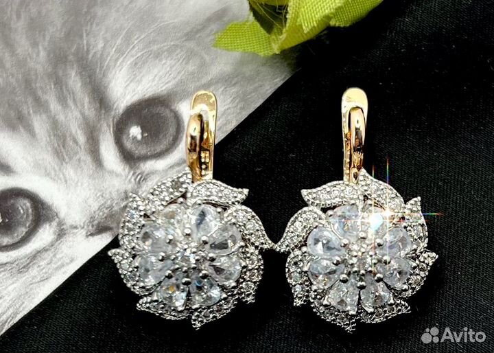 Серьги покрытие золото, под бриллианты