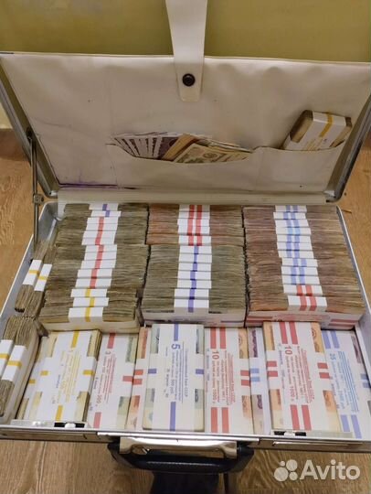 Дипломат, кейс с пачками денег СССР