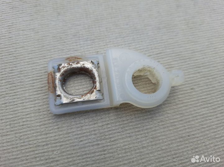 Крепление левой фары Audi A6 C5