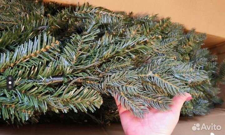 Искуственная елка со встроенной гирляндой 210