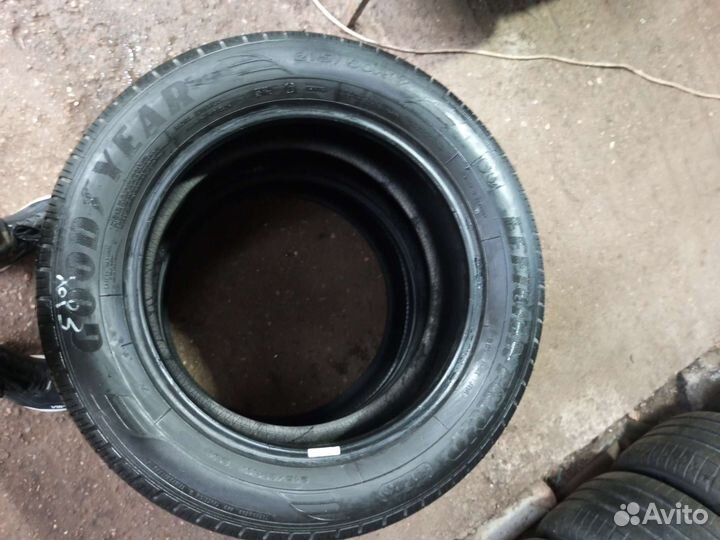 Goodyear EfficientGrip 215/60 R17 96H