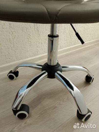 Стул для мастера ракушка