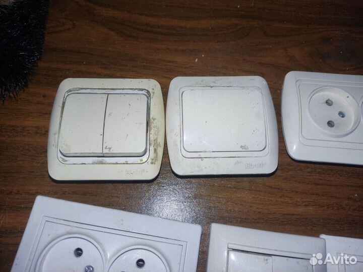 Розетка, выключатель 220 v и саморез 8*40 по мет