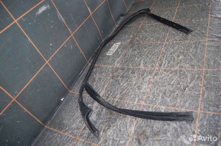 Уплотнитель двери передней -Mercedes-Benz GL- X166