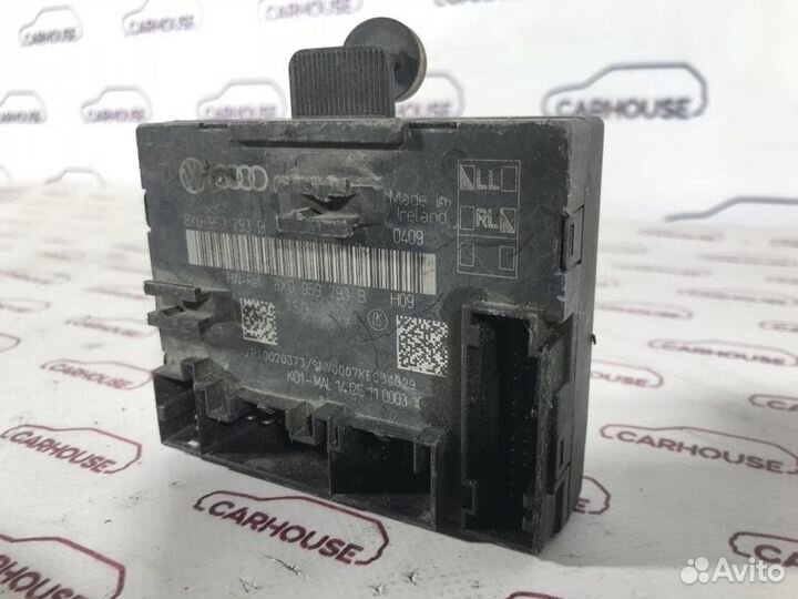 Блок управления дверьми передний правый Audi Q3