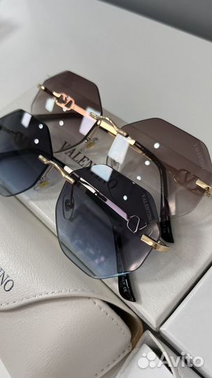Солнцезащитные очки Valentino