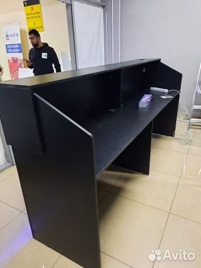 Стойка ресепшн