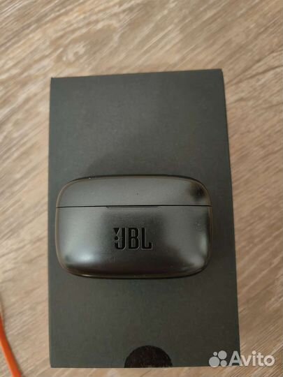 Беспроводные наушники JBL live 300 tws
