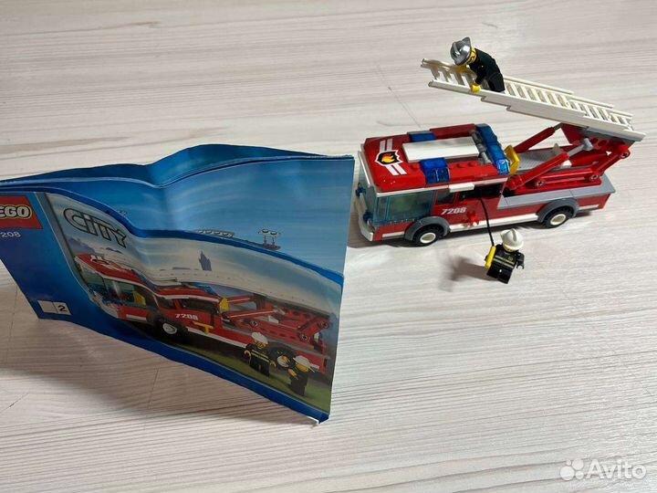 Пожарная машина Lego City 7208 и детали от станции